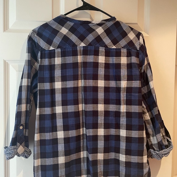 Women's Long Sleeve Shirts. Size Large. 100% cotton. - Picture 2 of 2